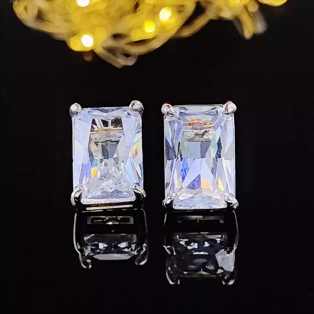 New Women’s 925 Silver Diamond Stud Earrings - Picture 6 of 7